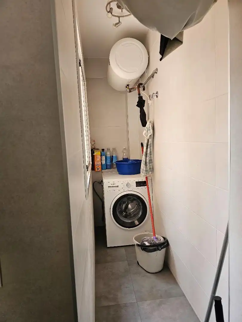 Piso en venta en Calle Madre Mazarelo, 22, Barrio Alto - San Félix Baño de Piso en venta en Almería con Aire acondicionado, Trastero y Amueblado