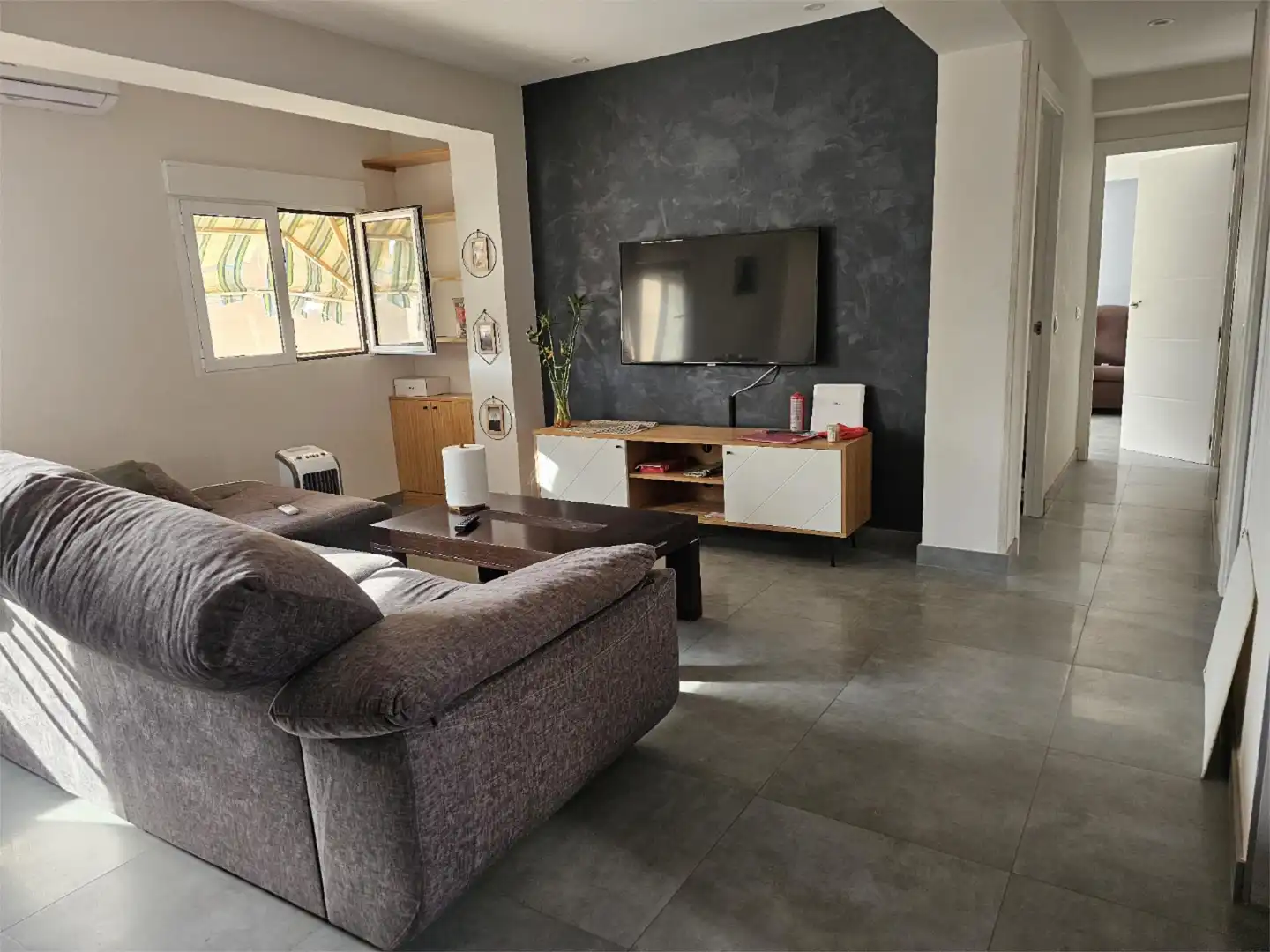 Piso en venta en Calle Madre Mazarelo, 22, Barrio Alto - San Félix Sala de estar de Piso en venta en Almería con Aire acondicionado, Trastero y Amueblado