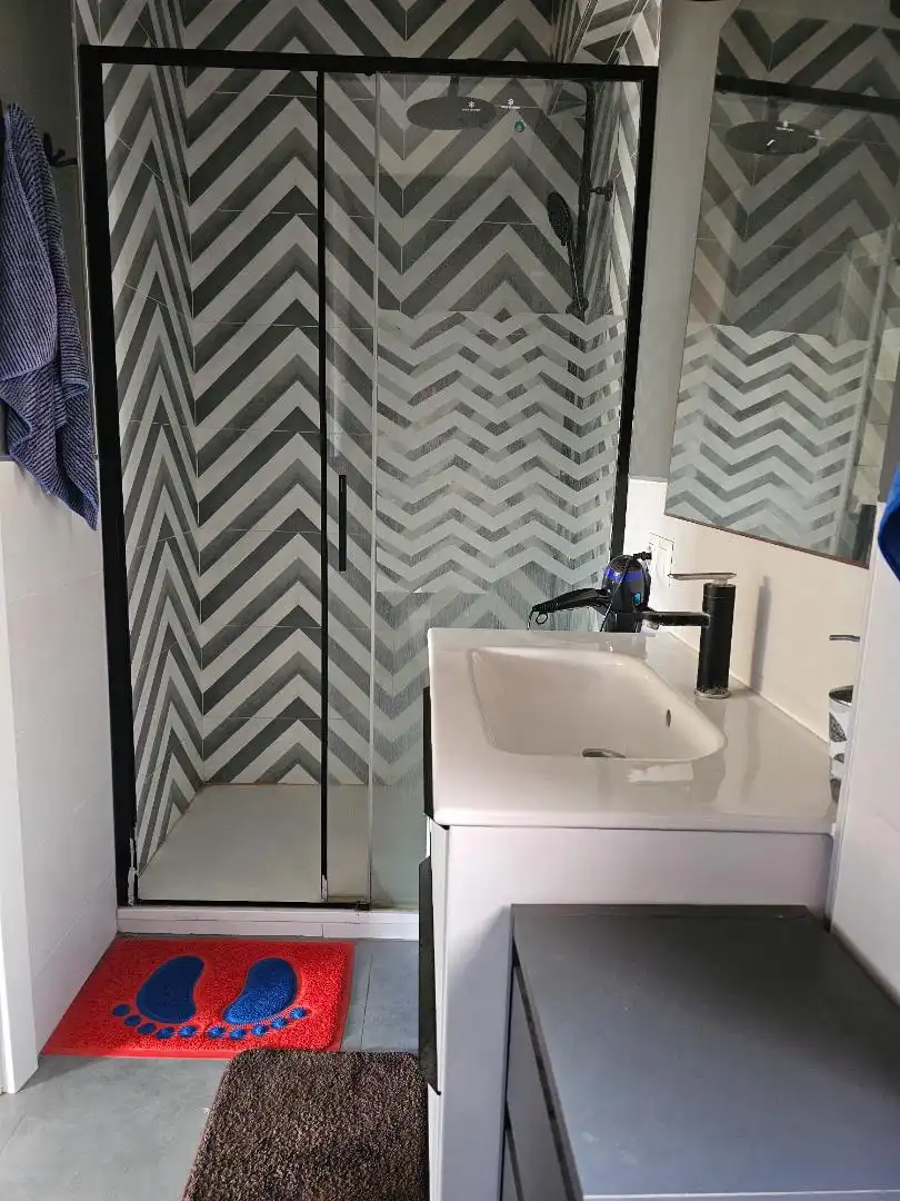 Piso en venta en Calle Madre Mazarelo, 22, Barrio Alto - San Félix Baño de Piso en venta en Almería con Aire acondicionado, Trastero y Amueblado