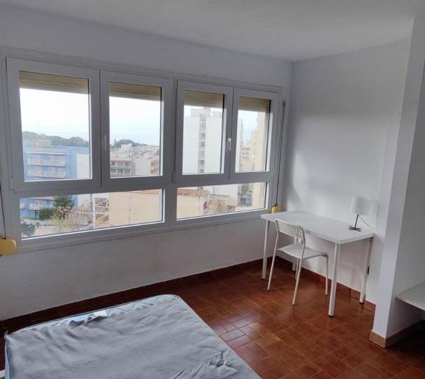 Flat to share in Carrer Balears, 12, S'Arenal, Illes Balears - image 1 Photo 1 of Flat to share in Carrer Balears, 12, S'Arenal, Illes Balears