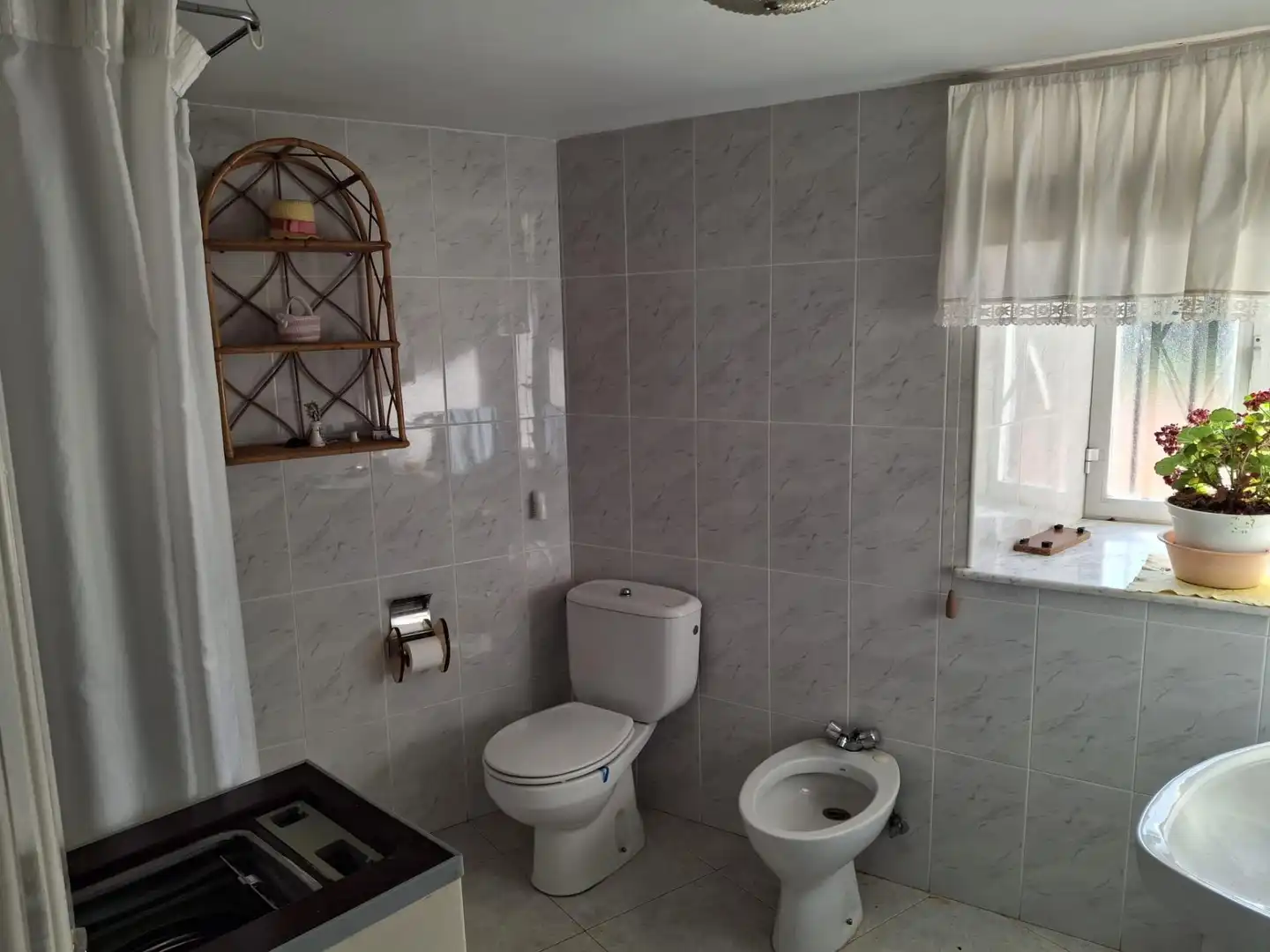 Bany de Casa adosada en venda en Santiurde de Reinosa amb Parquet, Traster i Moblat