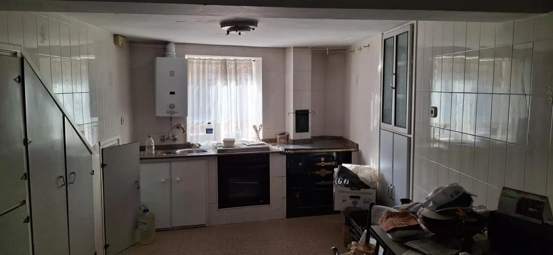 Cuina de Casa adosada en venda en Santiurde de Reinosa amb Parquet, Traster i Moblat
