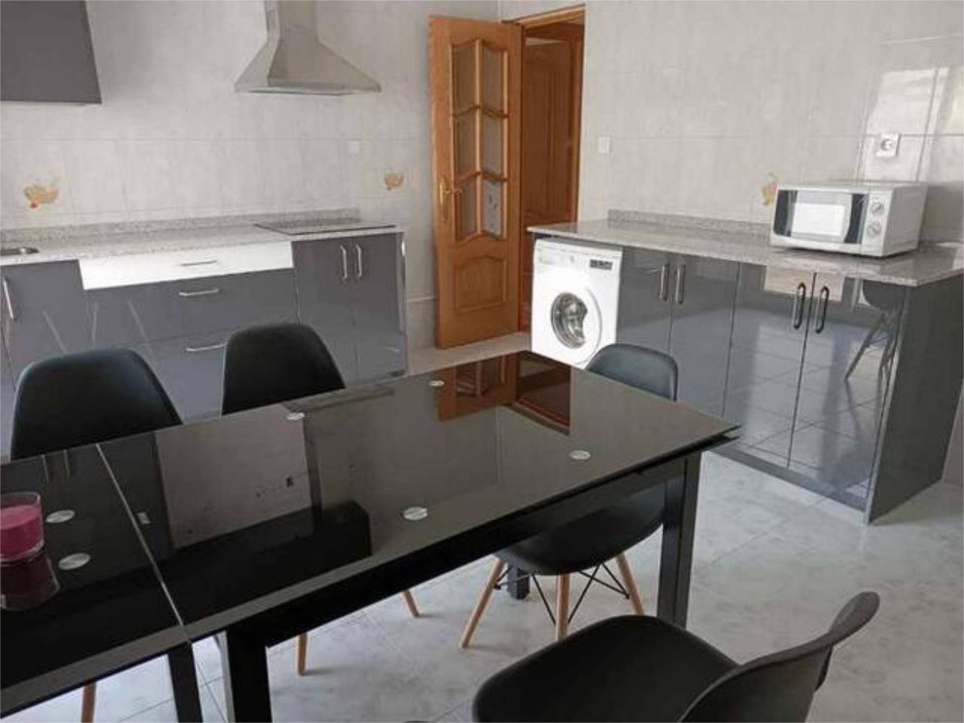 Cuina de Pis de lloguer en Zamora Capital  amb Calefacció i Moblat