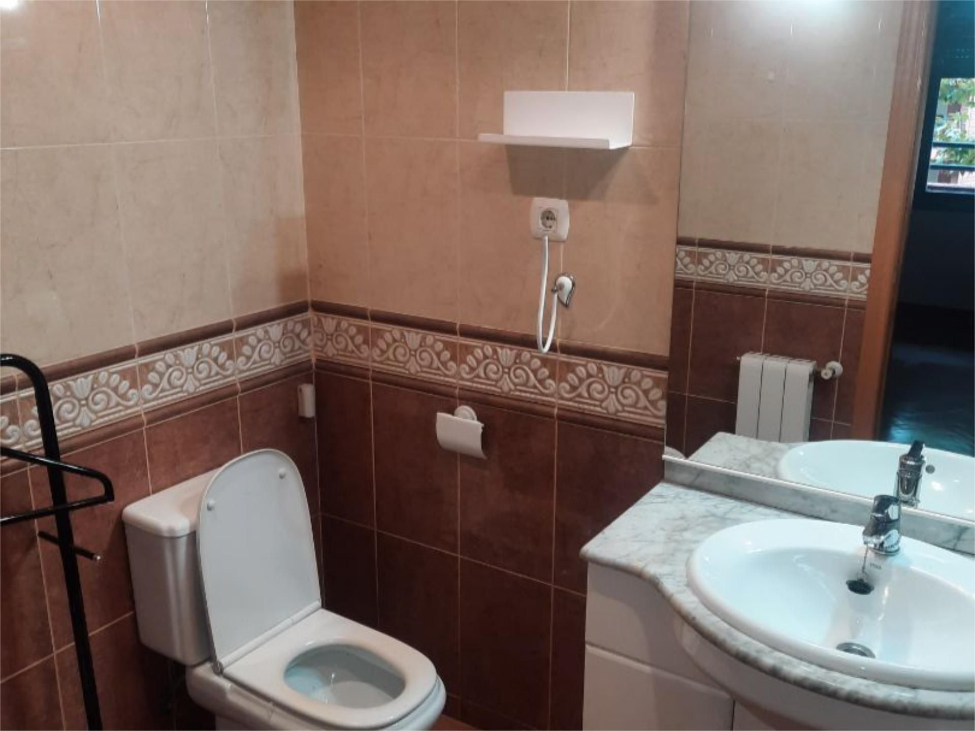 Bany de Pis de lloguer en Talavera de la Reina amb Aire condicionat, Calefacció i Parquet