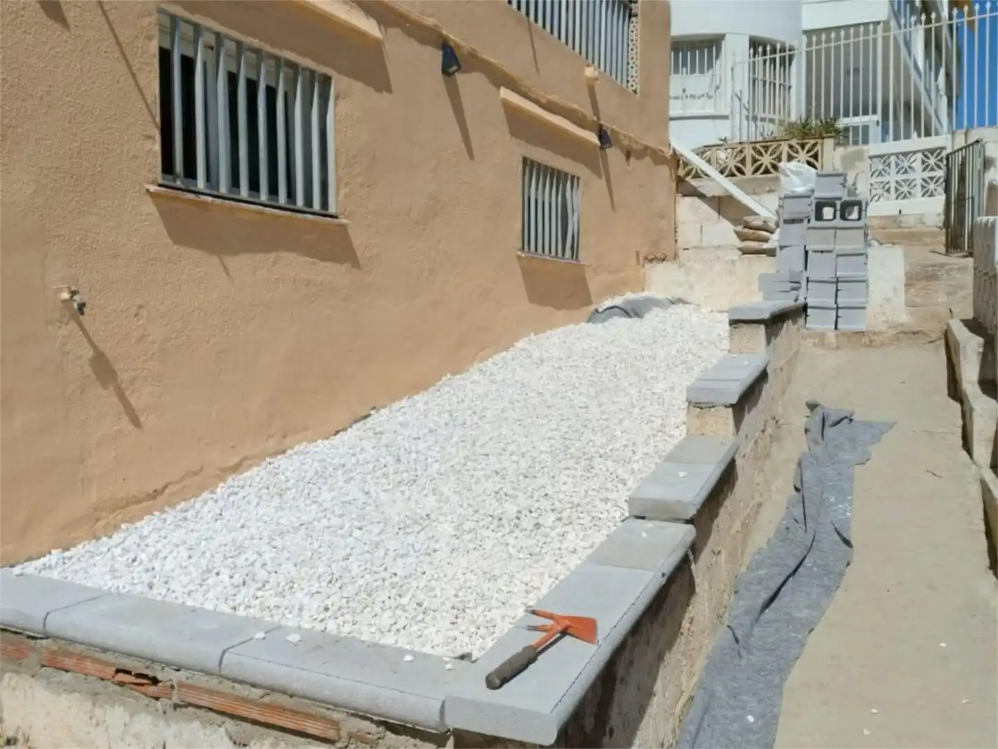 Piso en venta en Avenida Carvajal, Las Gaviotas - Carvajal Terraza de Piso en venta en Fuengirola con Amueblado y Parking comunitario