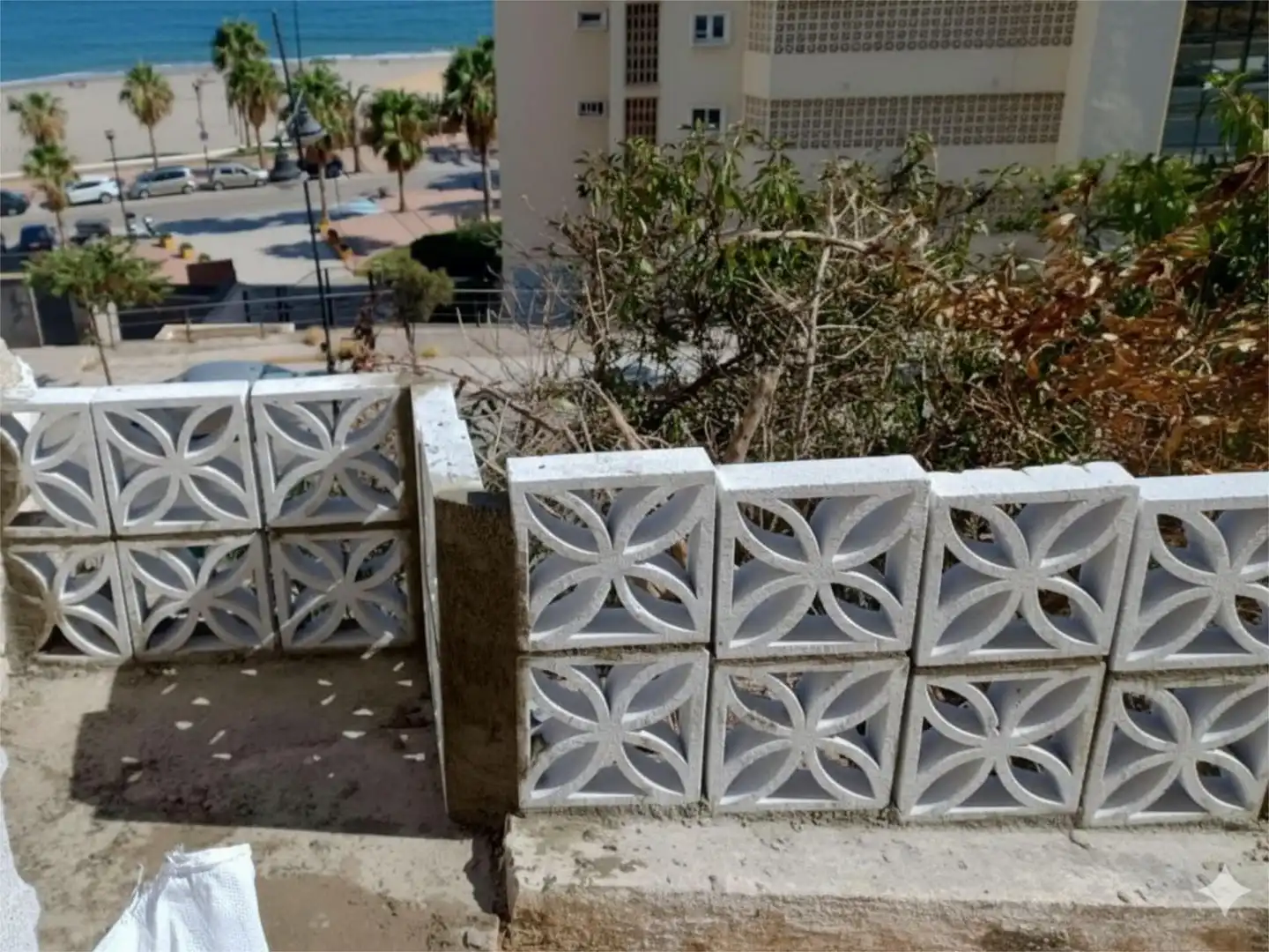 Piso en venta en Avenida Carvajal, Las Gaviotas - Carvajal Vista exterior de Piso en venta en Fuengirola con Amueblado y Parking comunitario