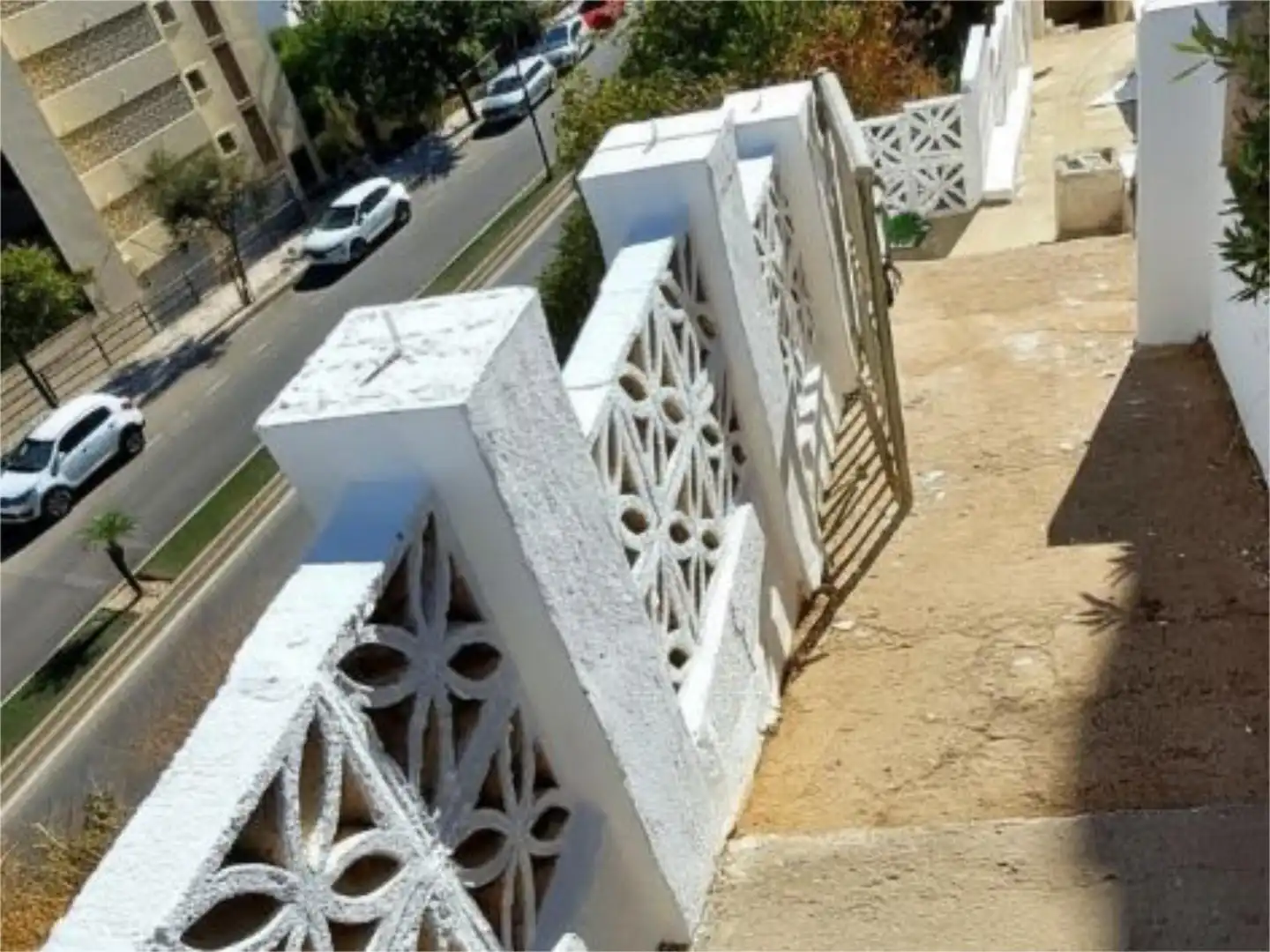 Piso en venta en Avenida Carvajal, Las Gaviotas - Carvajal Vista exterior de Piso en venta en Fuengirola con Amueblado y Parking comunitario