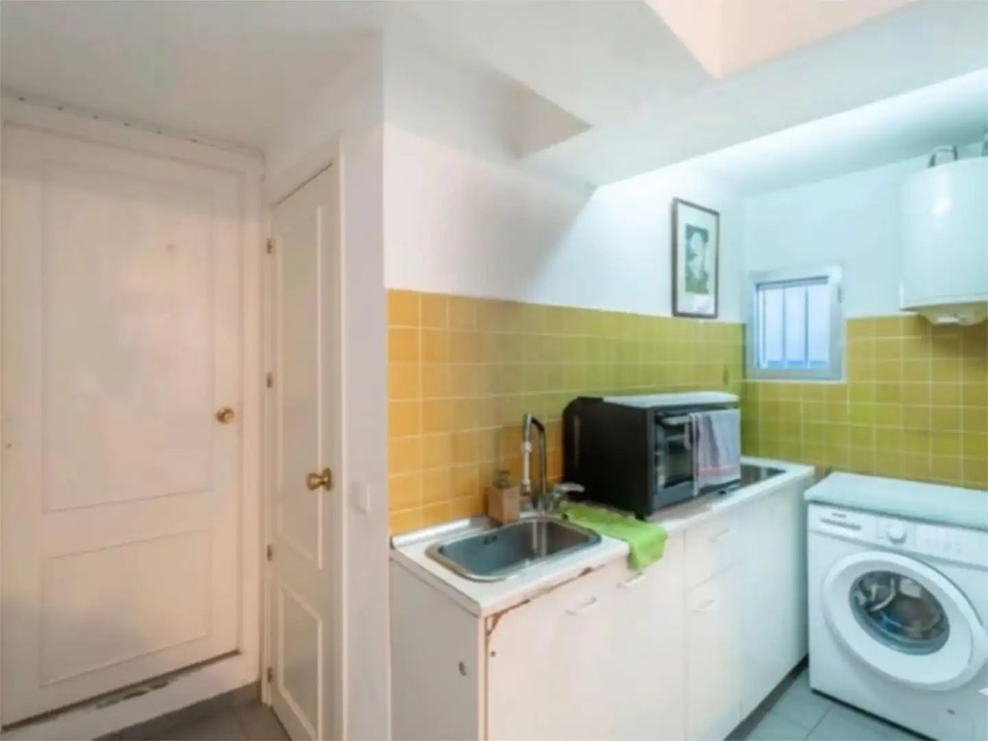 Piso en venta en Avenida Carvajal, Las Gaviotas - Carvajal Cocina de Piso en venta en Fuengirola con Amueblado y Parking comunitario