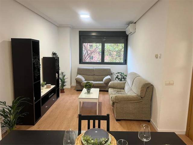 Piso en Venta en Calle de Beasain, 25 en Orcasitas