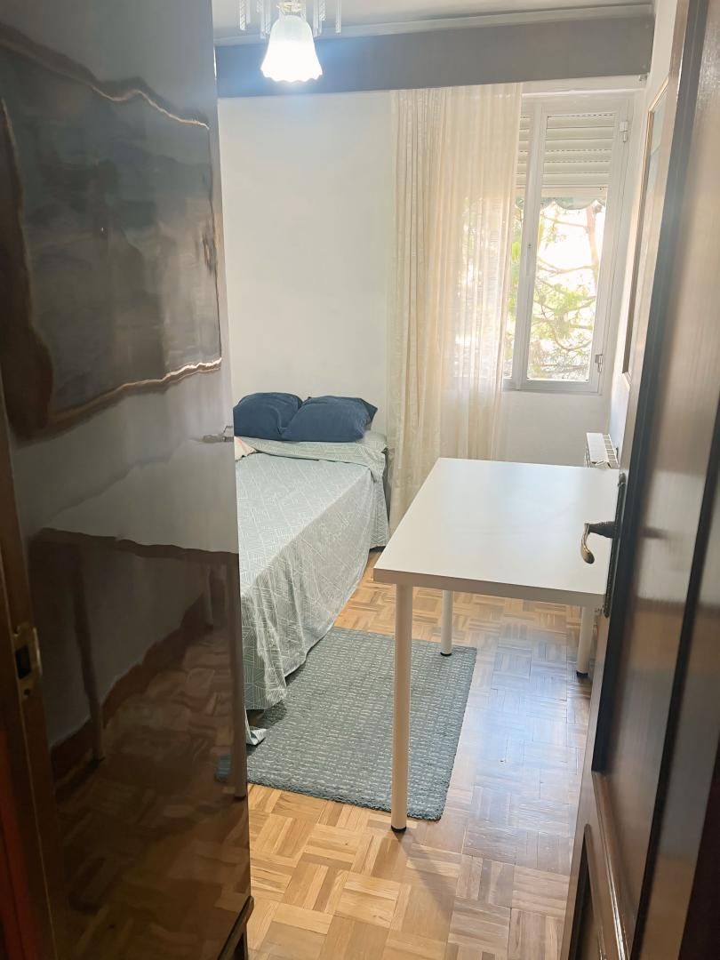 Flat to share in Calle Corregidor Mendo de Zúñiga, 9, Media Legua Bedroom of Flat to share in Madrid Capital with Heating, Parquet flooring and Furnished