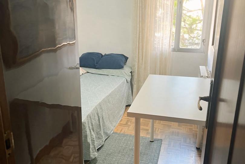 Photo 1 of Flat to share in Calle Corregidor Mendo de Zúñiga, 9, Media Legua, Madrid