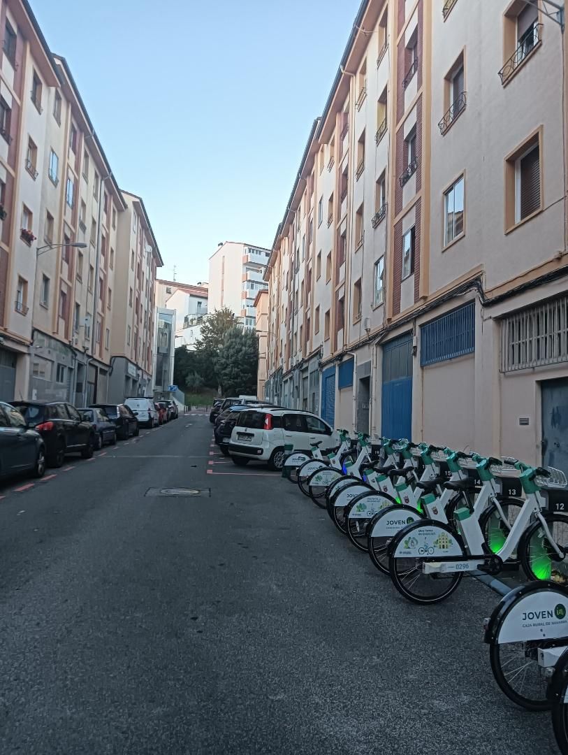 Pis en venda a Calle de la Virgen del Soto, 4, Echavacóiz Aparcament de Pis en venda en Pamplona / Iruña amb Calefacció, Parquet i Forn