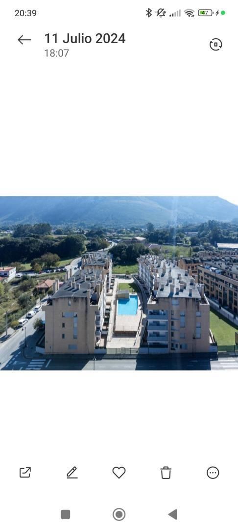 Vista exterior de Pis en venda en Llanes amb Aire condicionat, Terrassa i Piscina