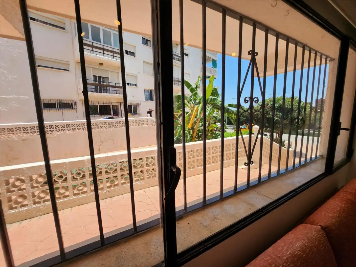 Vista exterior de Pis en venda en Estepona amb Jardí privat, Parquet i Terrassa
