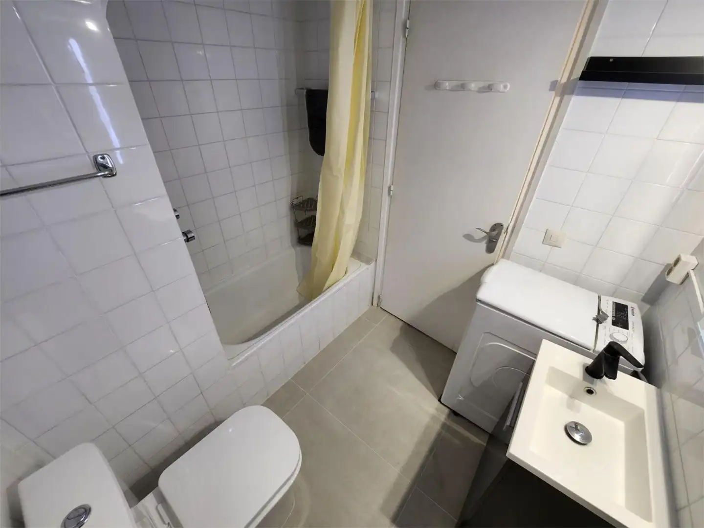 Bany de Pis en venda en Estepona amb Jardí privat, Parquet i Terrassa