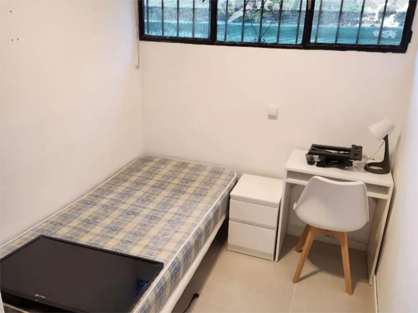 Dormitori de Pis en venda en Estepona amb Jardí privat, Parquet i Terrassa
