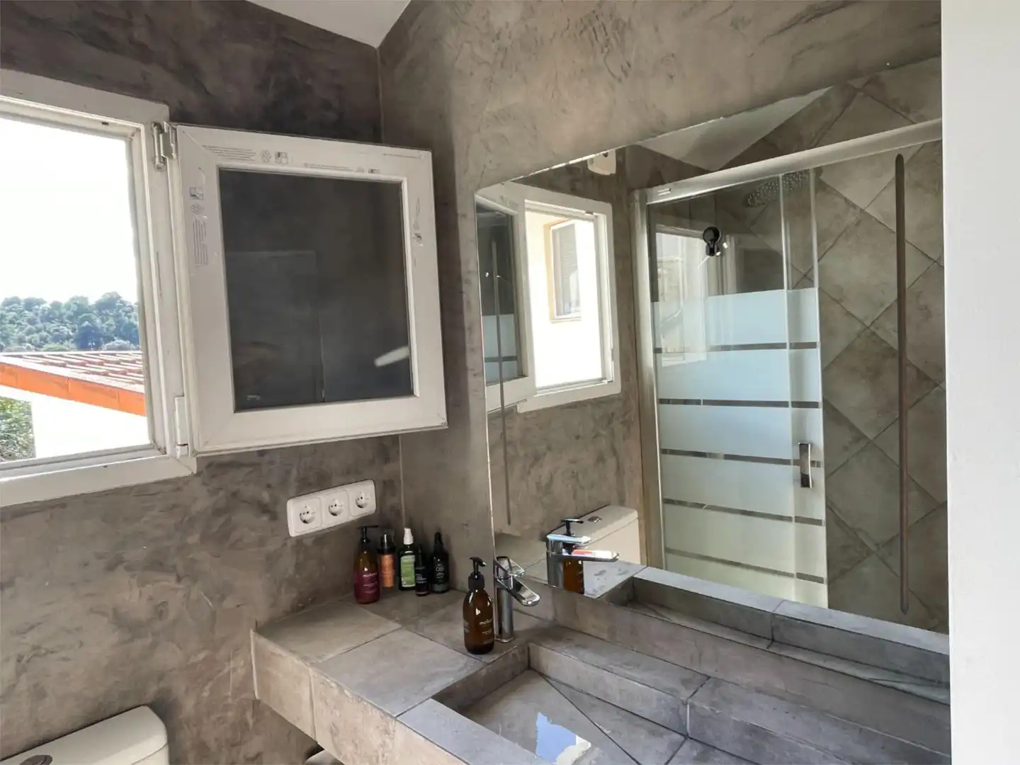 Houses for sale in Carrer Drassanes, 2, Golf - Can Trabal Bathroom of Houses for sale in Sant Cugat del Vallès with Air Conditioner, Heating and Private garden