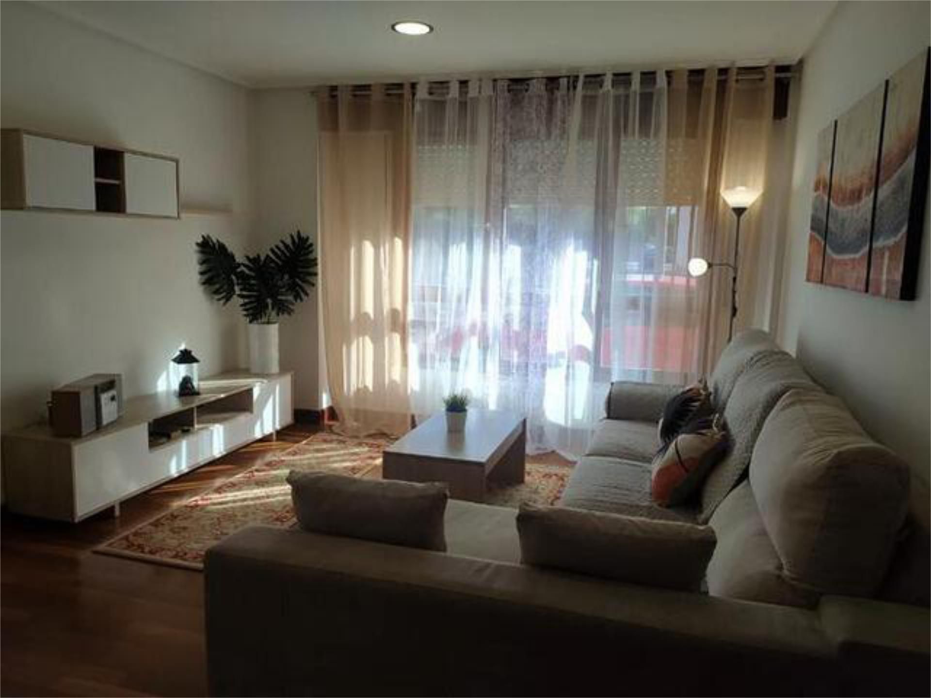 Apartament de lloguer a Entrambasaguas Sala d'estar de Apartament de lloguer en Entrambasaguas amb Calefacció i Moblat