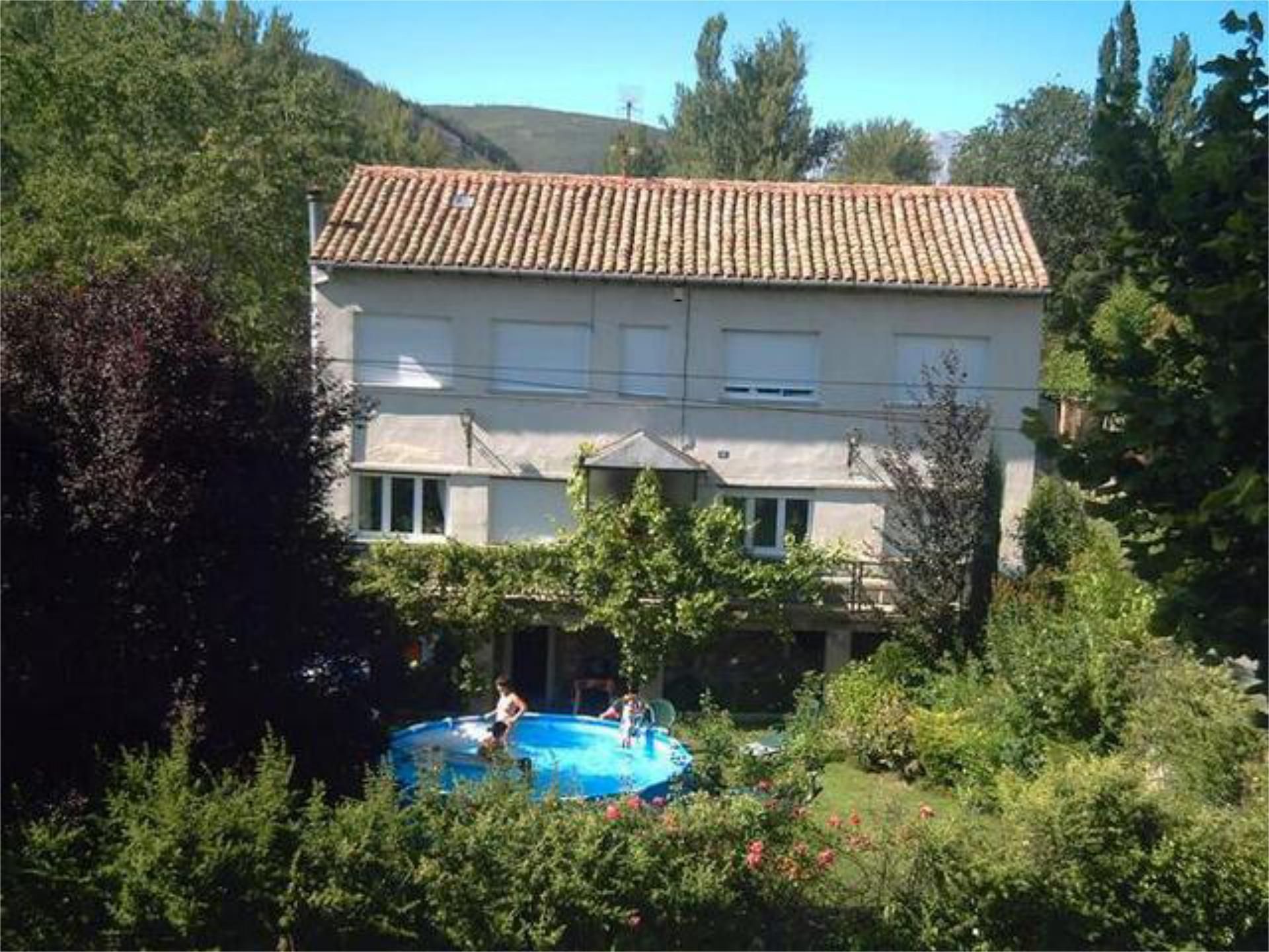 Casa o xalet en venda a Matallana de Torío Jardí de Casa o xalet en venda en Matallana de Torío amb Jardí privat, Traster i Piscina