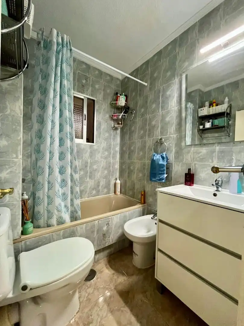 Bathroom of Flat for sale in Alcalá de Henares  with Air Conditioner