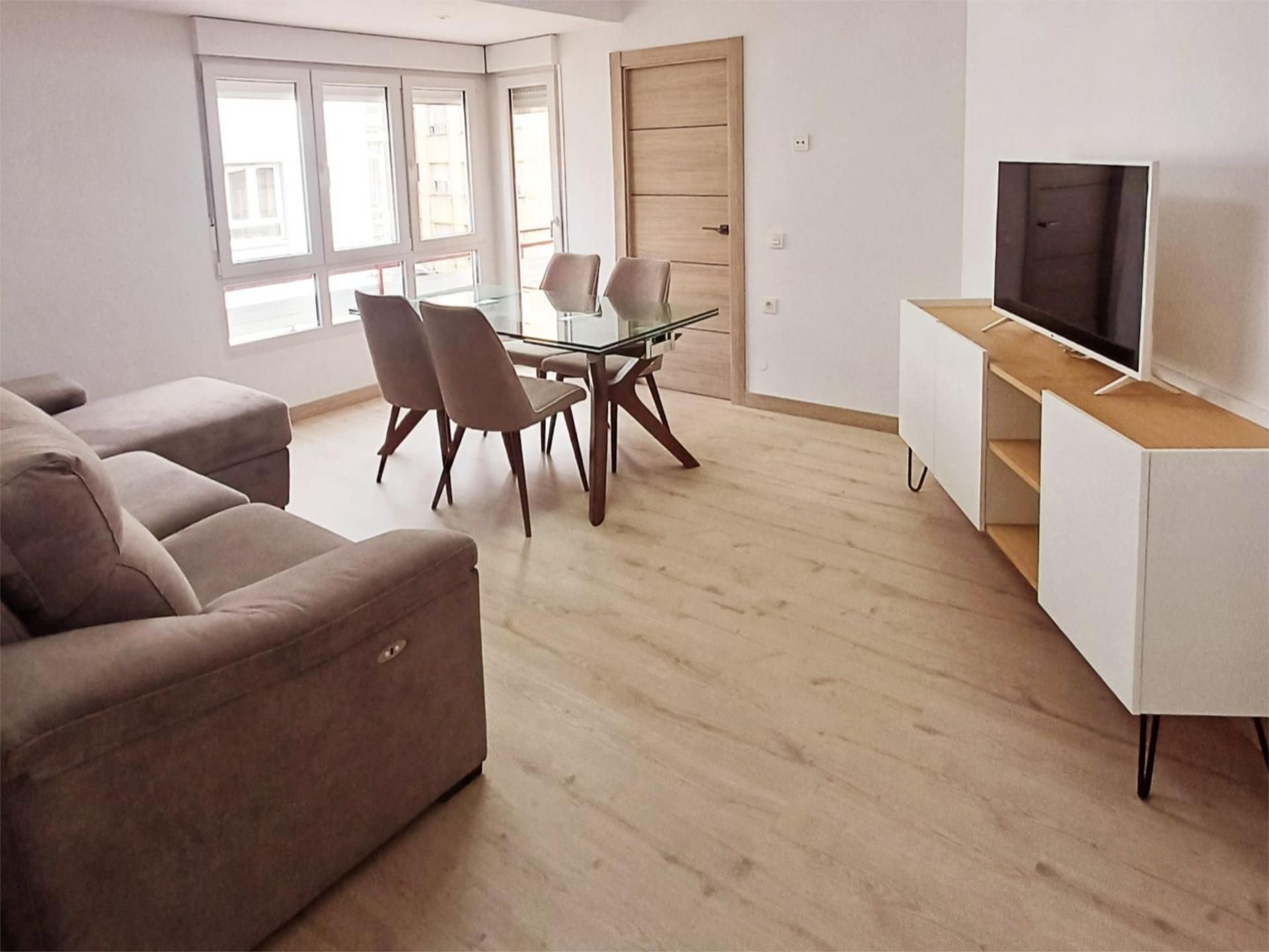 Sala d'estar de Pis de lloguer en León Capital  amb Calefacció, Parquet i Terrassa