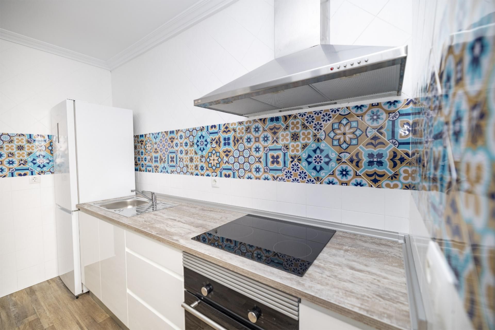 Cuina de Casa adosada en venda en La Rinconada amb Aire condicionat, Terrassa i Balcó