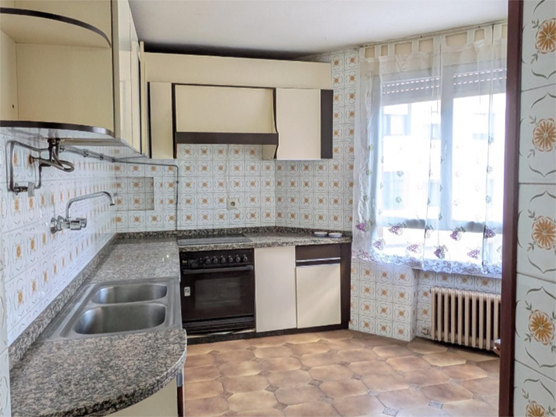 Flat for sale in Avenida del Acebo, 5, Cangas del Narcea Kitchen of Flat for sale in Cangas del Narcea with Storage room