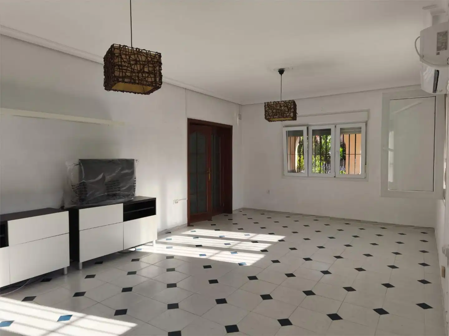 Sala de estar de Casa o chalet en venta en Carmona con Aire acondicionado, Jardín privado y Trastero