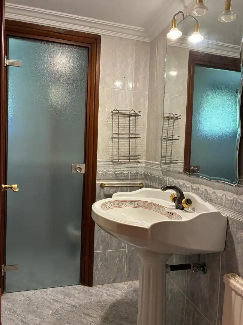 Habitació a Jaitzubia Auzoa, 67, Hondarribia Bany de Casa o xalet per a compartir en Hondarribia amb Calefacció, Jardí privat i Parquet