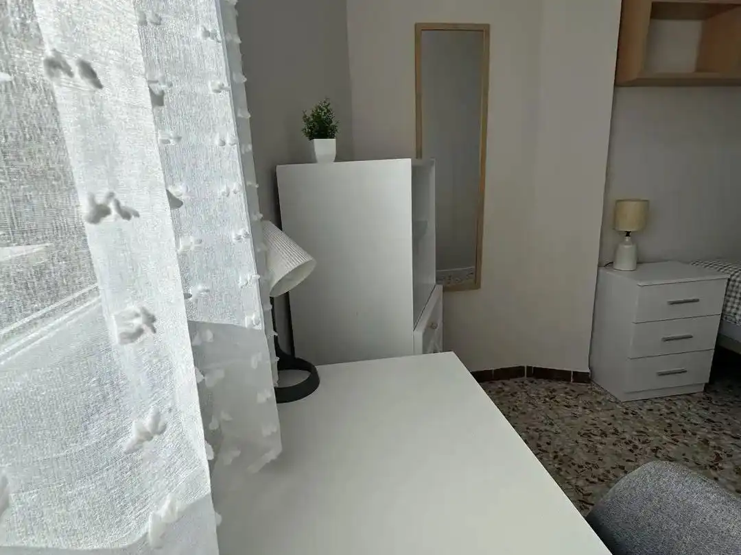 Habitació a Calle San Sebastián, 50, Alcázar de San Juan Bany de Pis per a compartir en Alcázar de San Juan amb Aire condicionat, Calefacció i Terrassa