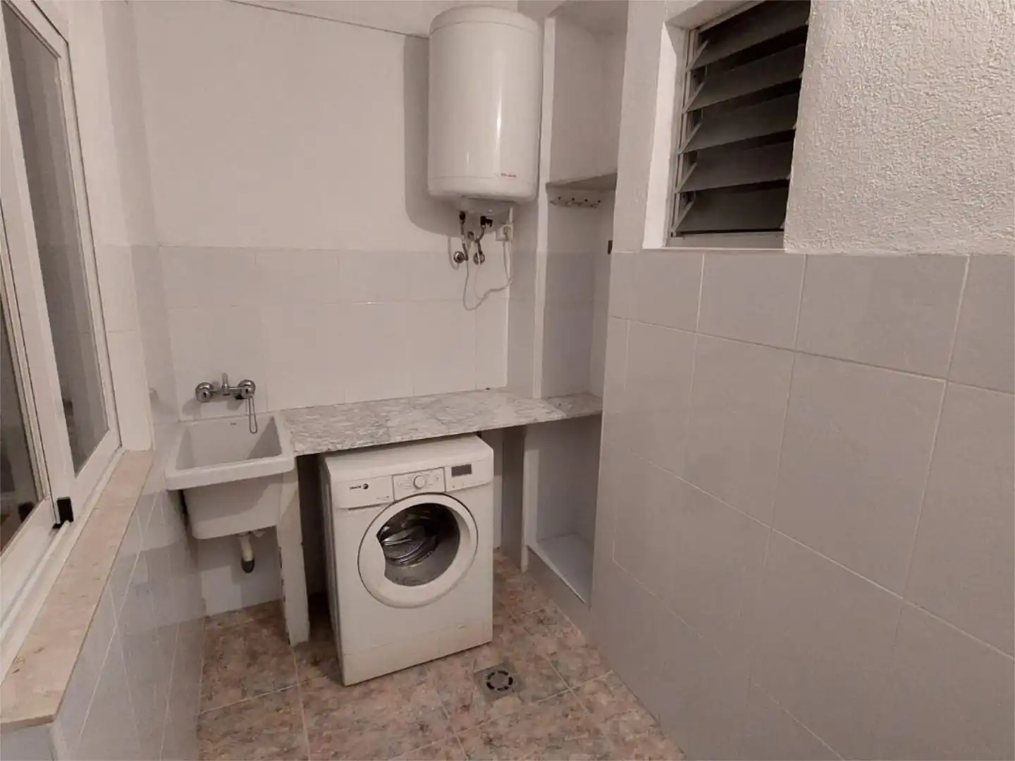 Room in Carrer de l'Om, 14, Ciutat del Transport - La Salera Room in Carrer de l'Om, 14, Ciutat del Transport - La Salera