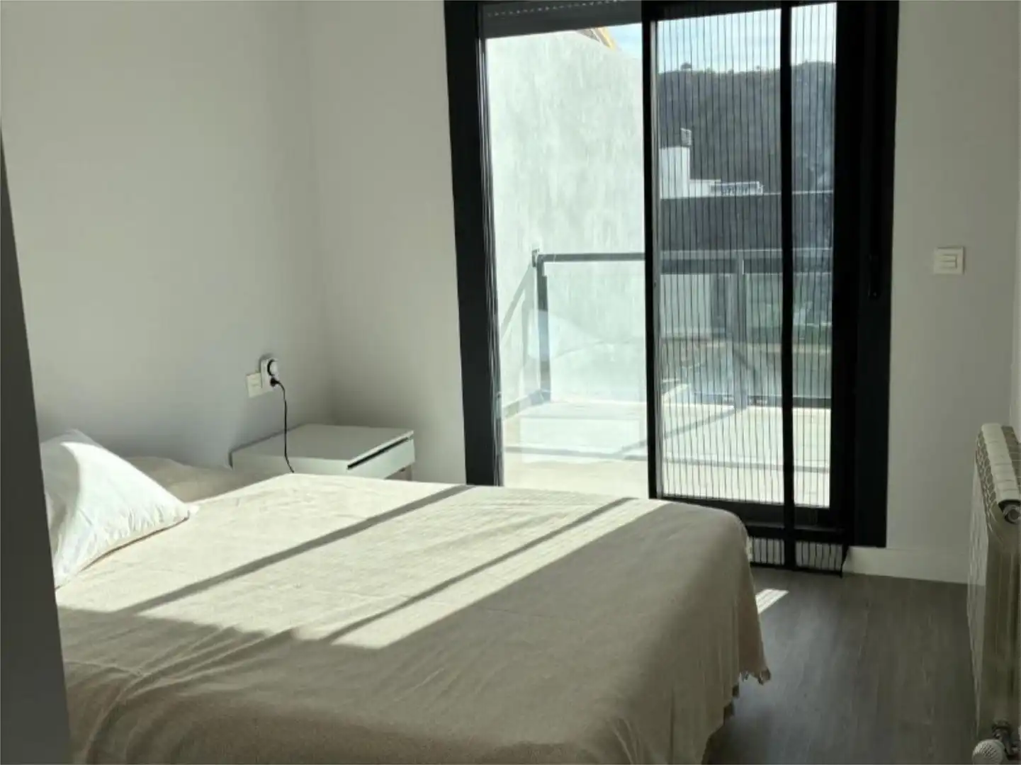 Einfamilien-Reihenhaus zum Verkauf in Lancha del Genil Schlafzimmer von Einfamilien-Reihenhaus zum Verkauf in Granada Capital mit Terrasse und Balkon