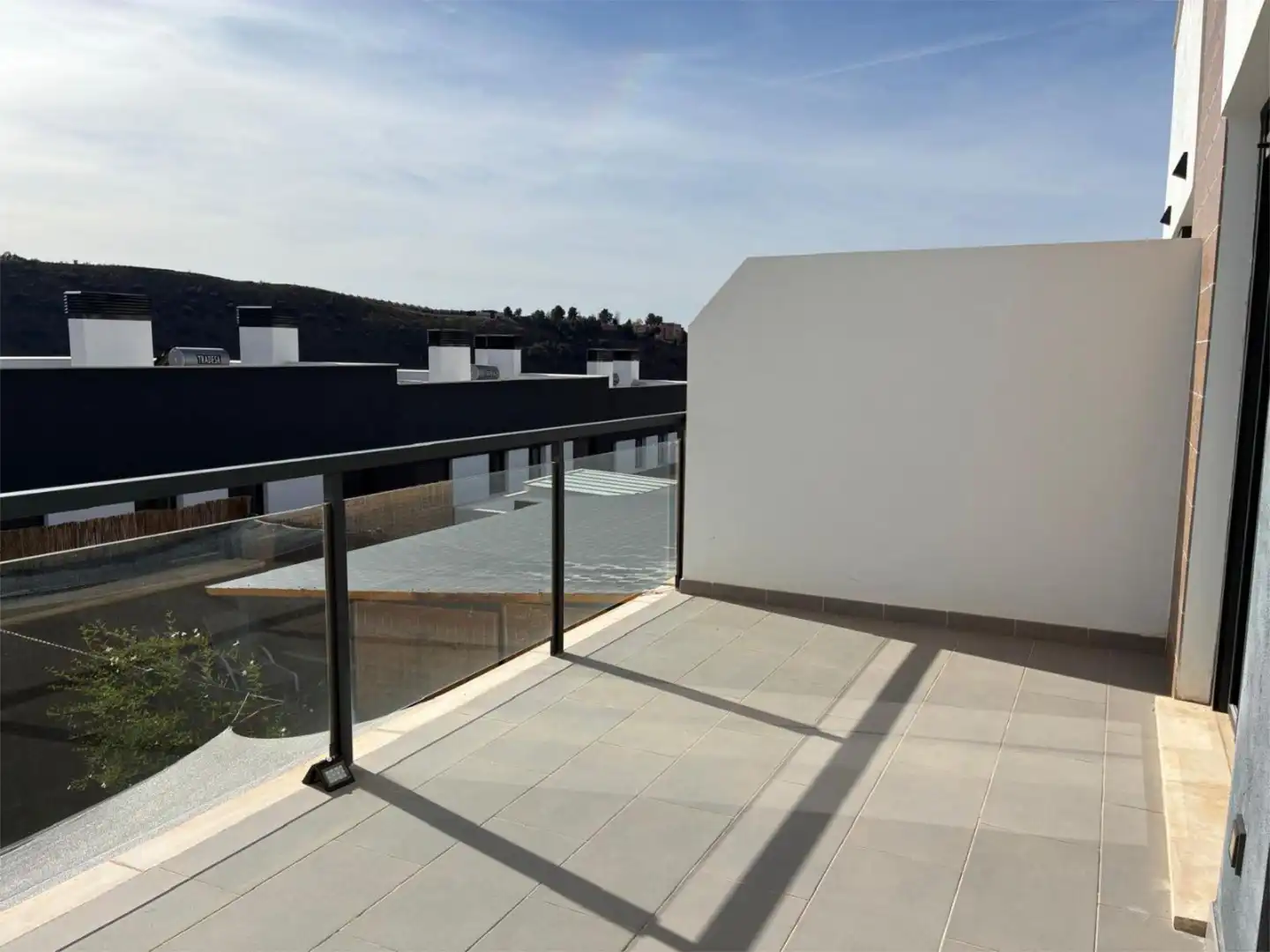 Einfamilien-Reihenhaus zum Verkauf in Lancha del Genil Terrasse von Einfamilien-Reihenhaus zum Verkauf in Granada Capital mit Terrasse und Balkon