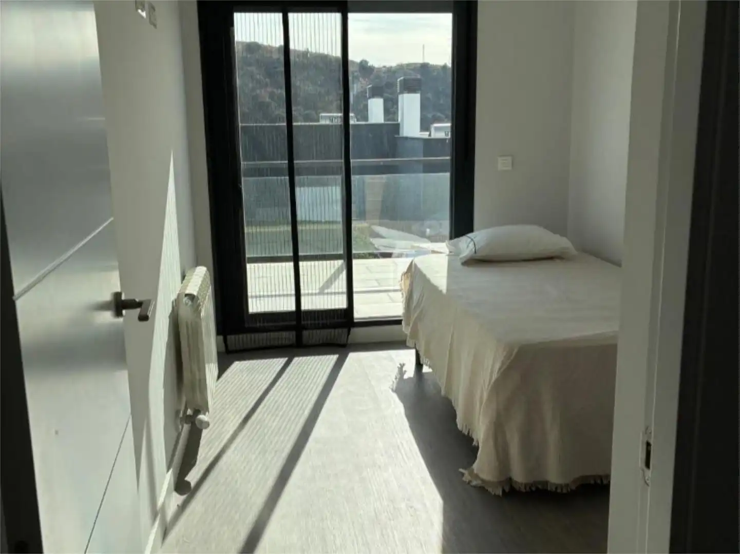 Einfamilien-Reihenhaus zum Verkauf in Lancha del Genil Schlafzimmer von Einfamilien-Reihenhaus zum Verkauf in Granada Capital mit Terrasse und Balkon