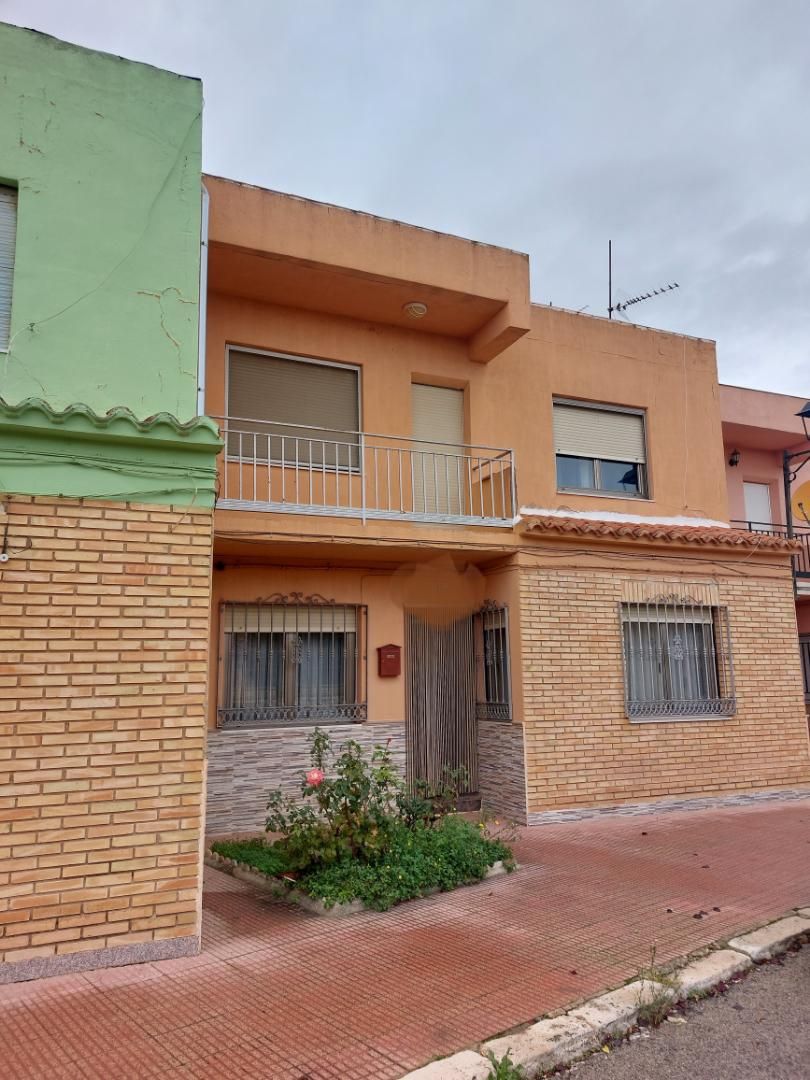 Casa o xalet en venda a Calle Santa Cecilia, 13, Utiel Vista exterior de Casa o xalet en venda en Utiel amb Calefacció i Moblat