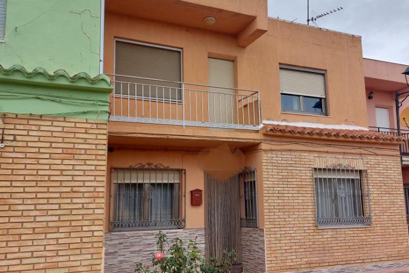 House or chalet for sale in Calle Santa Cecilia, 13, Utiel, Valencia - image 1 Photo 1 of House or chalet for sale in Calle Santa Cecilia, 13, Utiel, Valencia