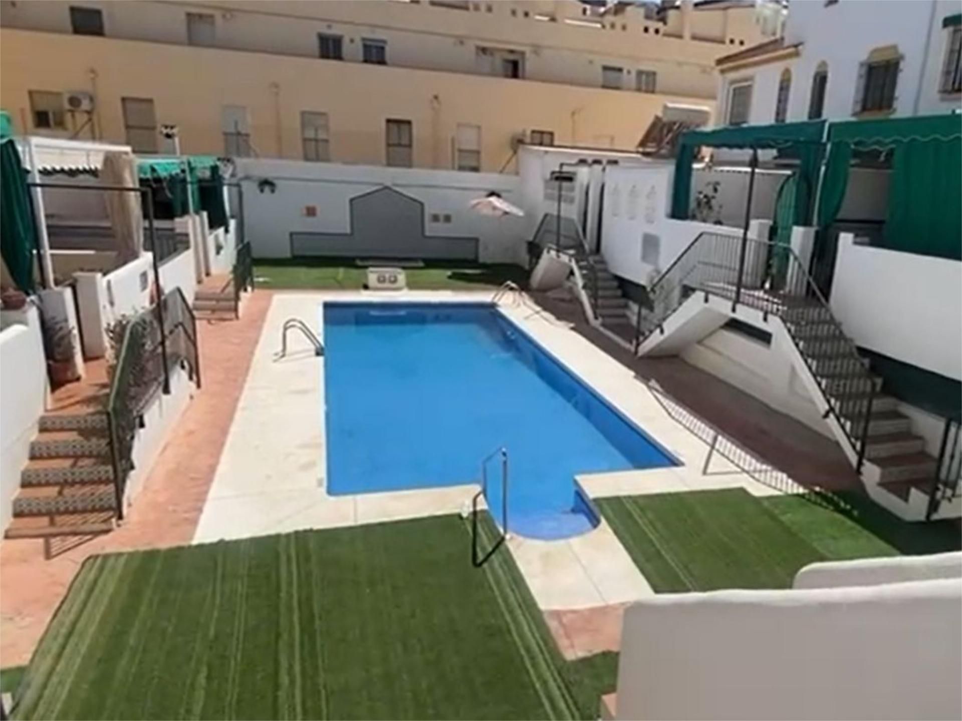 Swimming pool of Single-family semi-detached to share in Málaga Capital