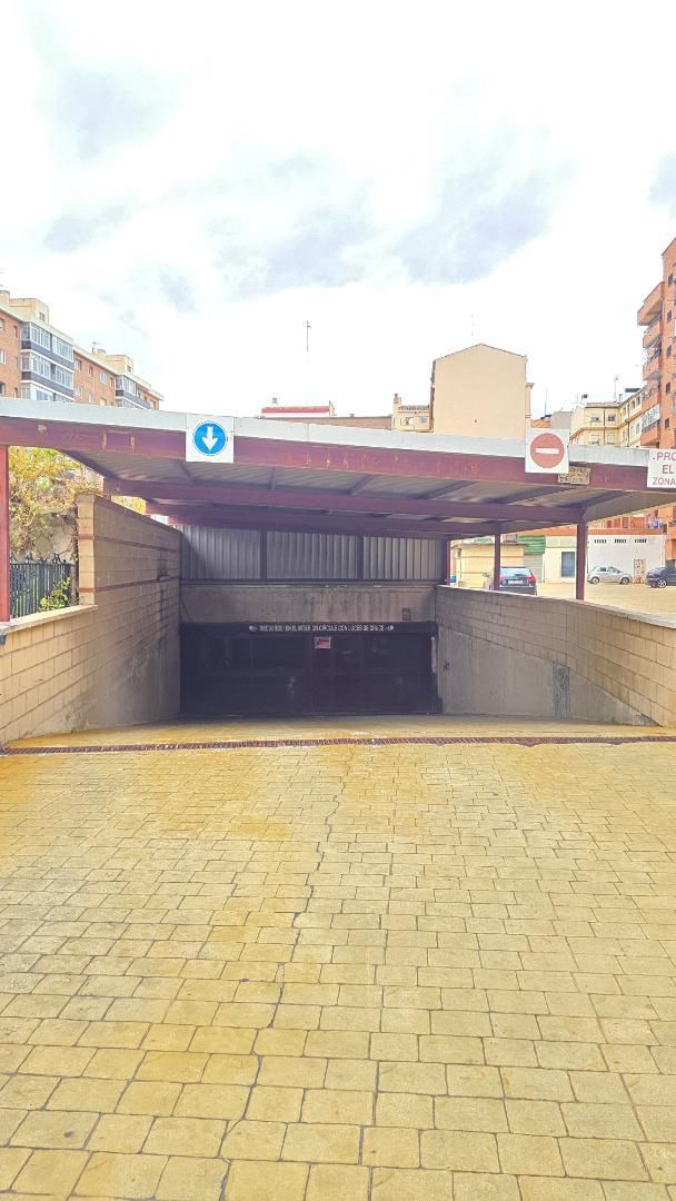Parking of Garage to rent in  Logroño