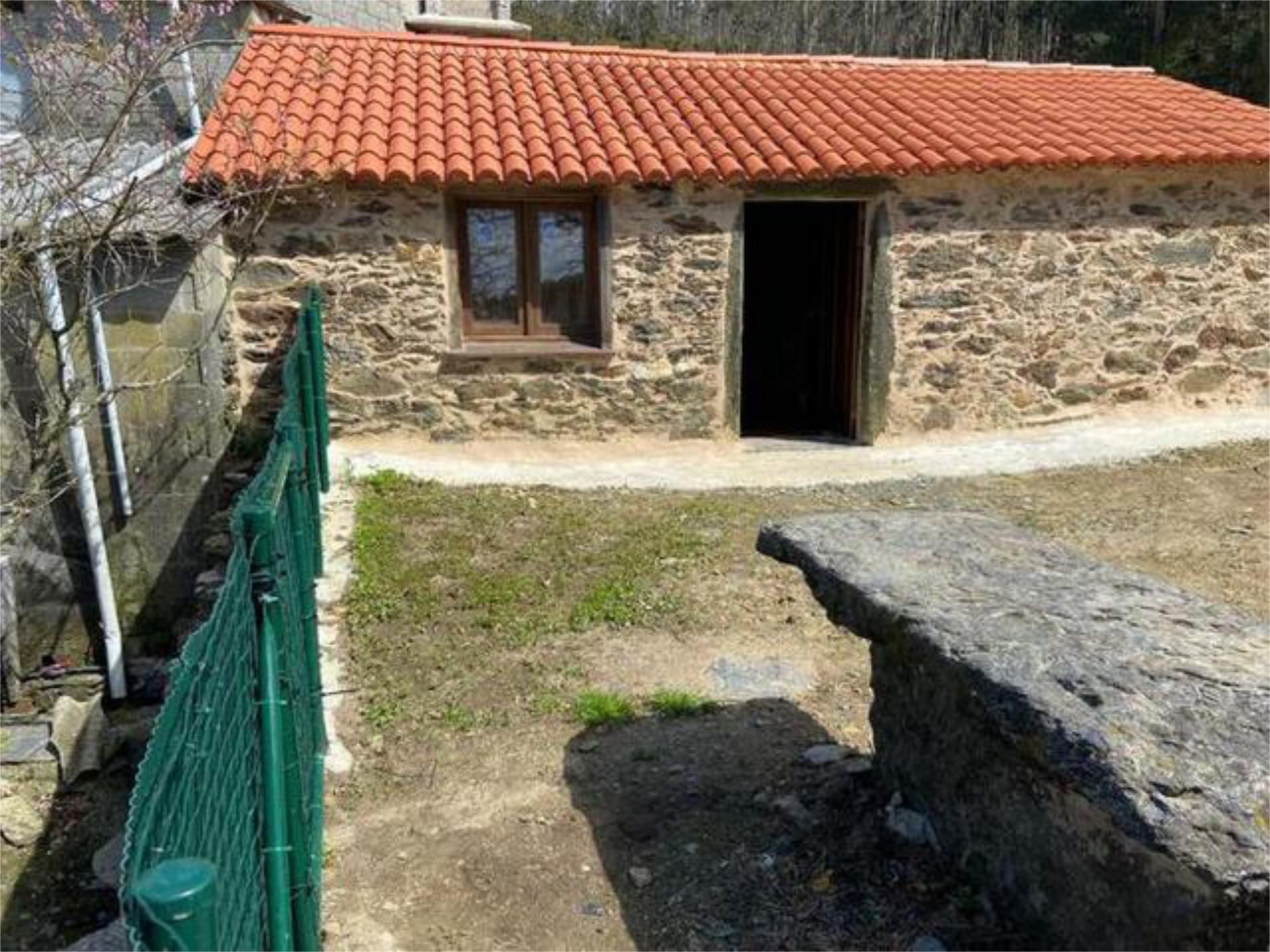 Vista exterior de Casa o xalet de lloguer en Aranga amb Jardí privat, Moblat i Es permeten mascotes