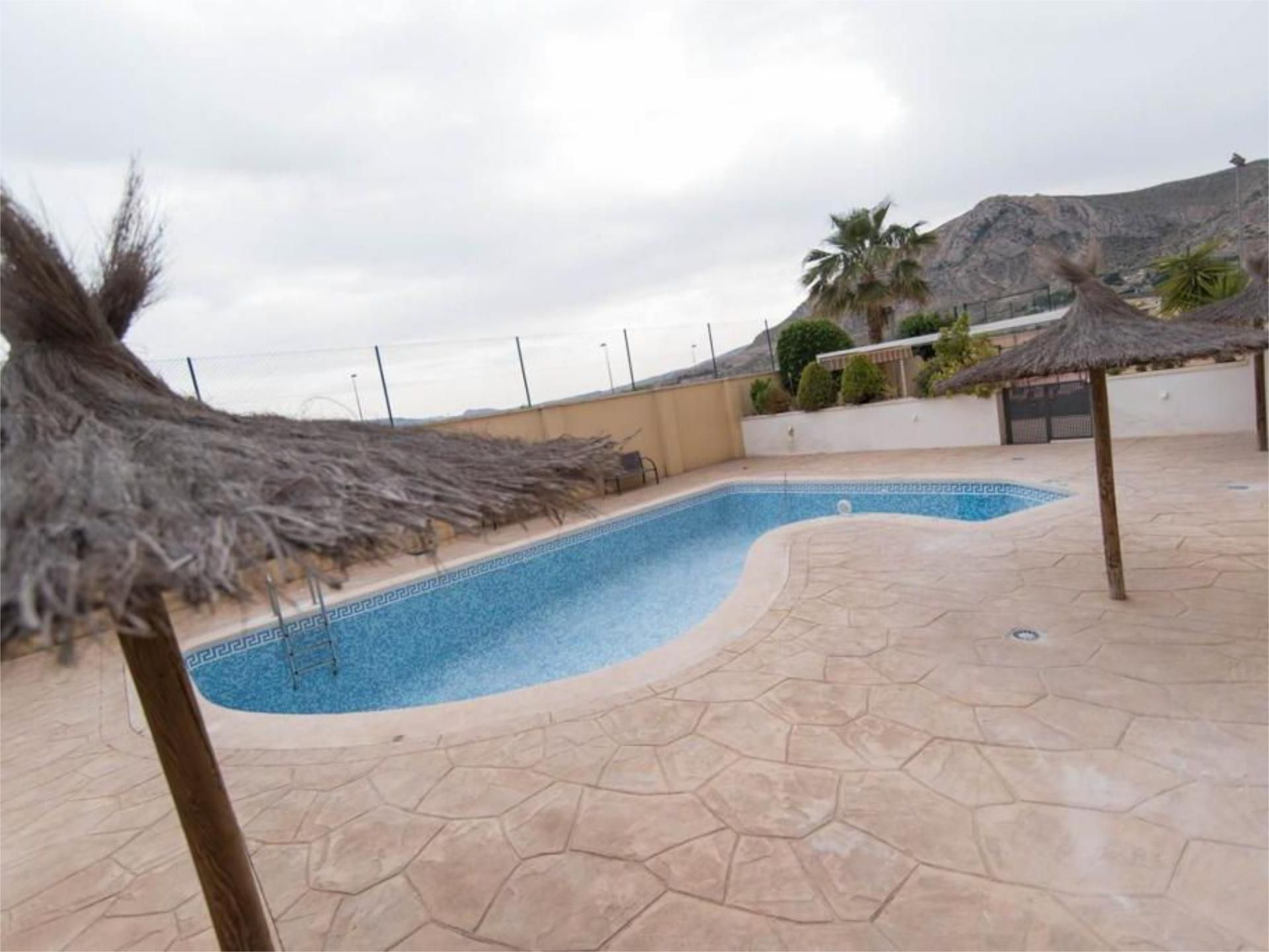 Piscina de Piso de alquiler en Elda