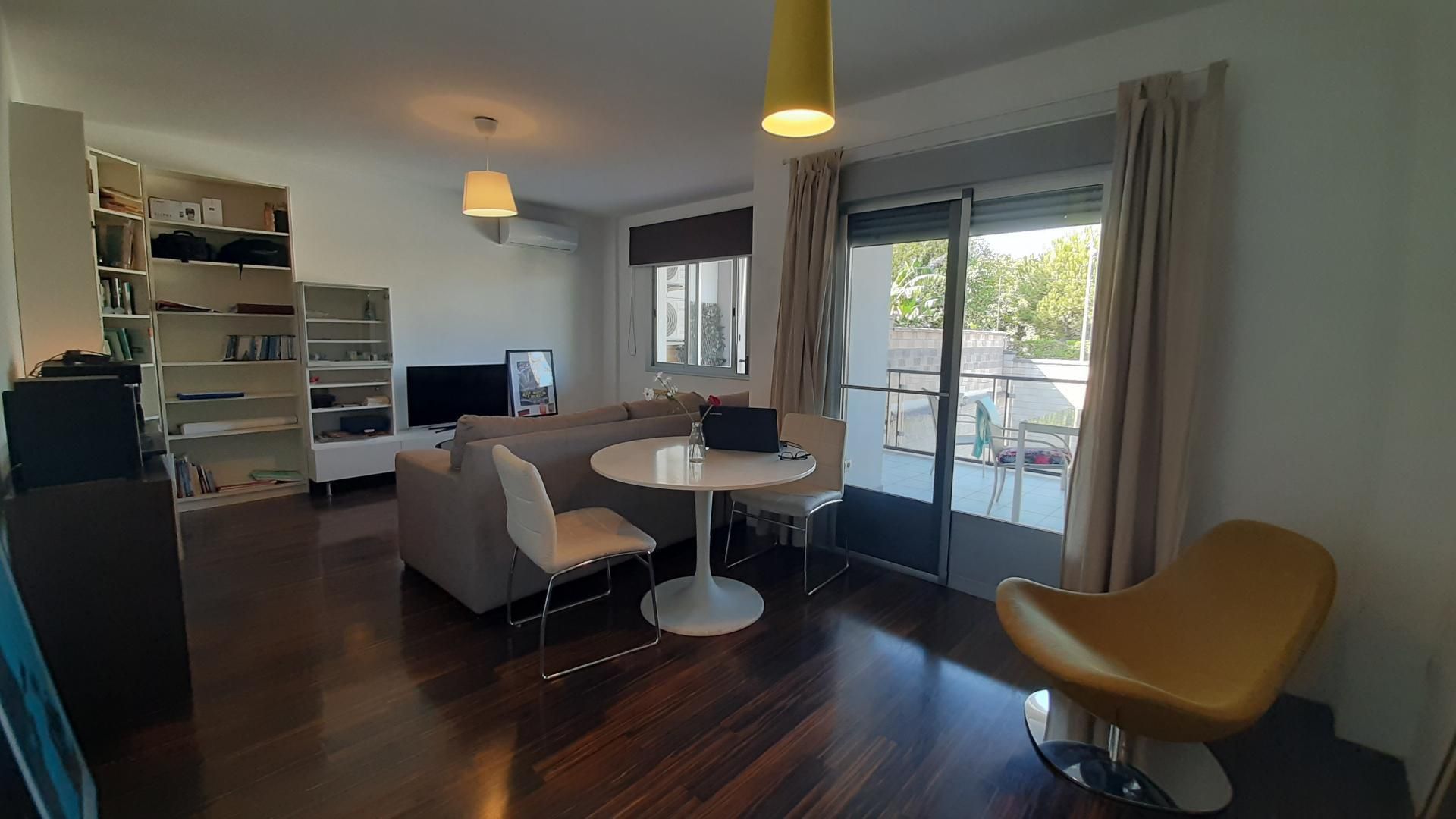 Sala d'estar de Pis de lloguer en Los Villares amb Aire condicionat, Terrassa i Balcó