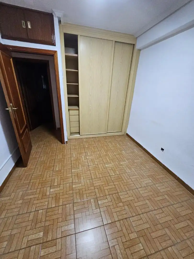 Habitación en Calle Gobernador, 2, Reyes Habitación de Piso para compartir en Parla con Aire acondicionado, Calefacción y Terraza