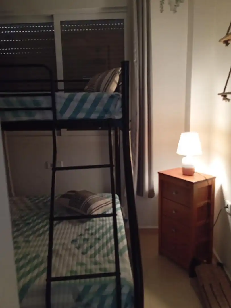 Apartamento de alquiler en Carrer Rosales, 4, Oliva Nova Habitación de Apartamento de alquiler en Oliva con Aire acondicionado, Calefacción y Jardín privado