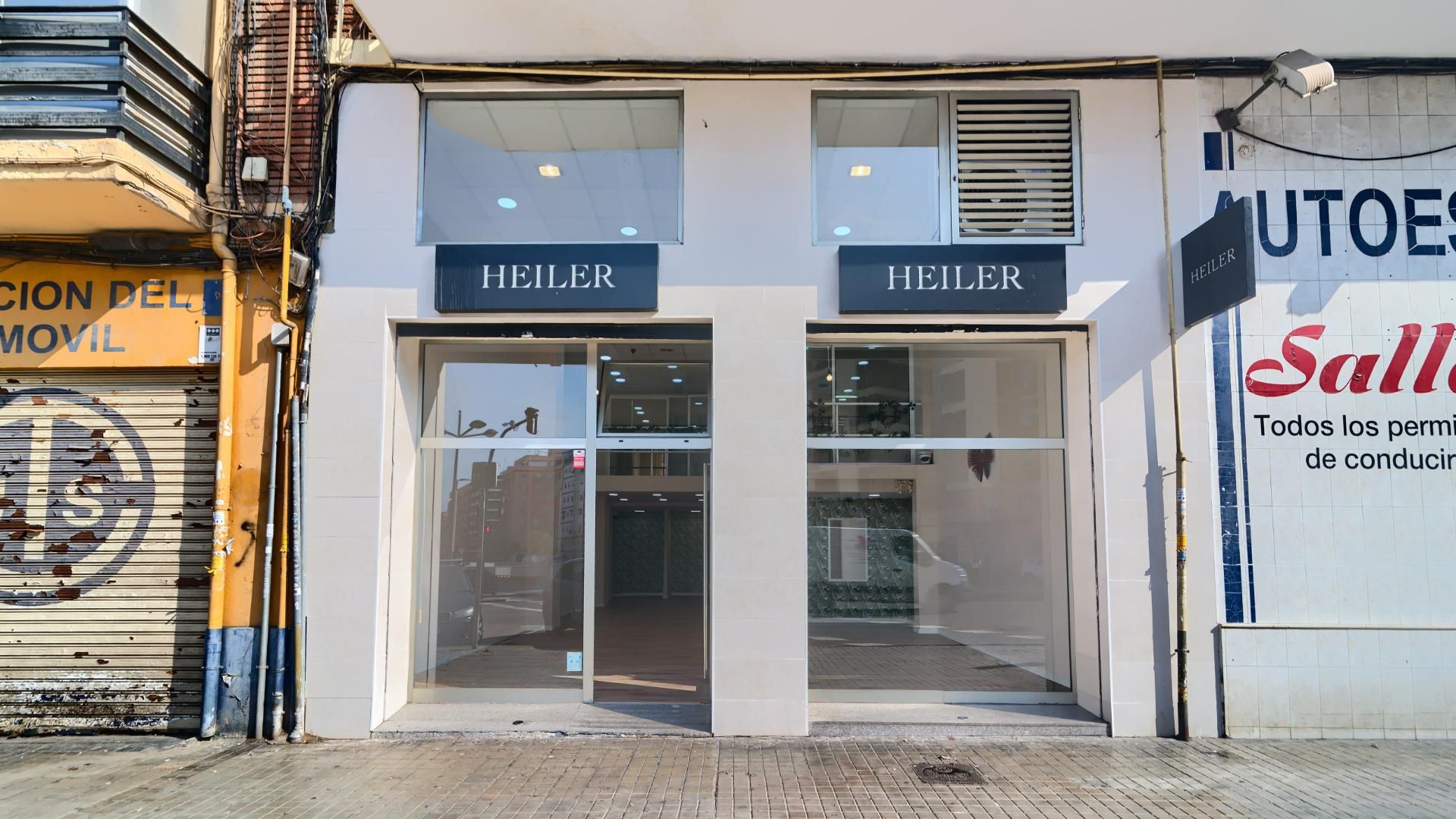 Premises for sale in Carrer del Doctor Nicasi Benlloch, 18, Barrio de Benicalap Premises for sale in Valencia Capital with Air Conditioner