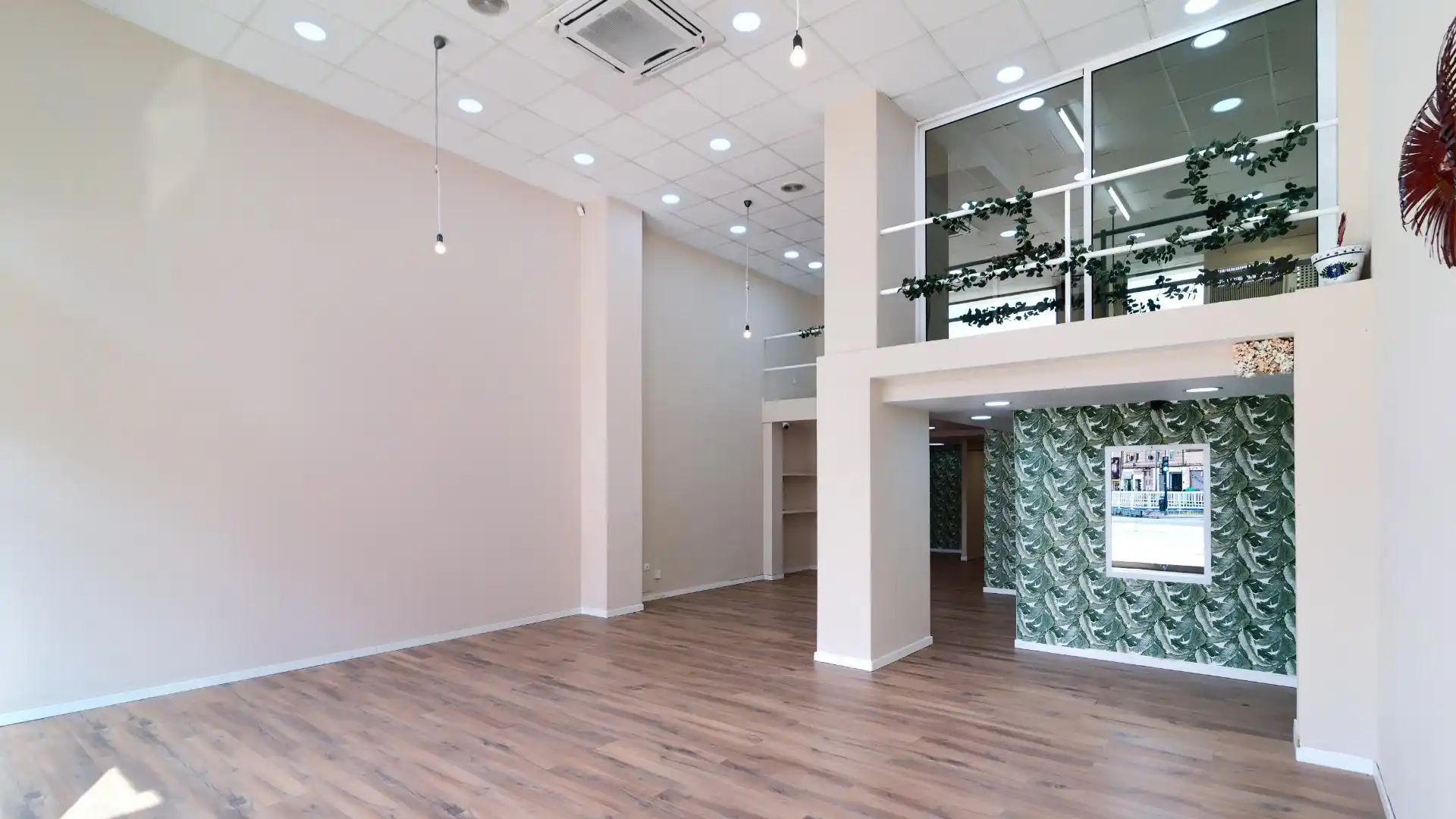 Commercial properties for sale in Carrer del Doctor Nicasi Benlloch, 18, Barrio de Benicalap Commercial properties for sale in Valencia with Air Conditioner and Alarm