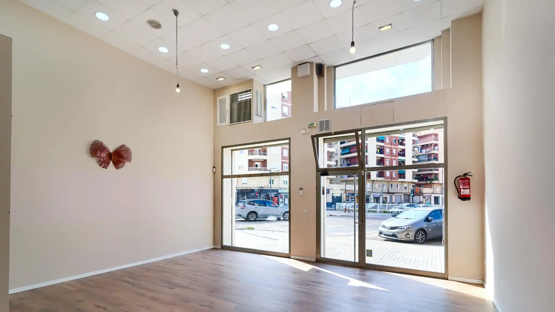 Commercial properties for sale in Carrer del Doctor Nicasi Benlloch, 18, Barrio de Benicalap Commercial properties for sale in Valencia with Air Conditioner and Alarm