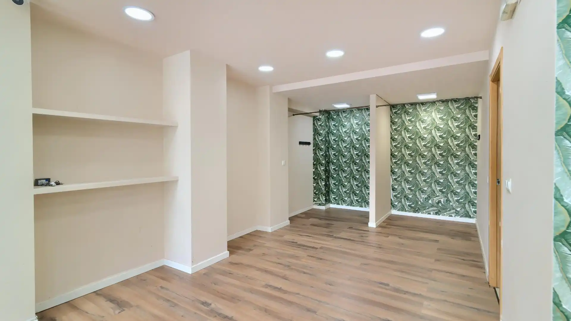 Commercial properties for sale in Carrer del Doctor Nicasi Benlloch, 18, Barrio de Benicalap Commercial properties for sale in Valencia with Air Conditioner and Alarm