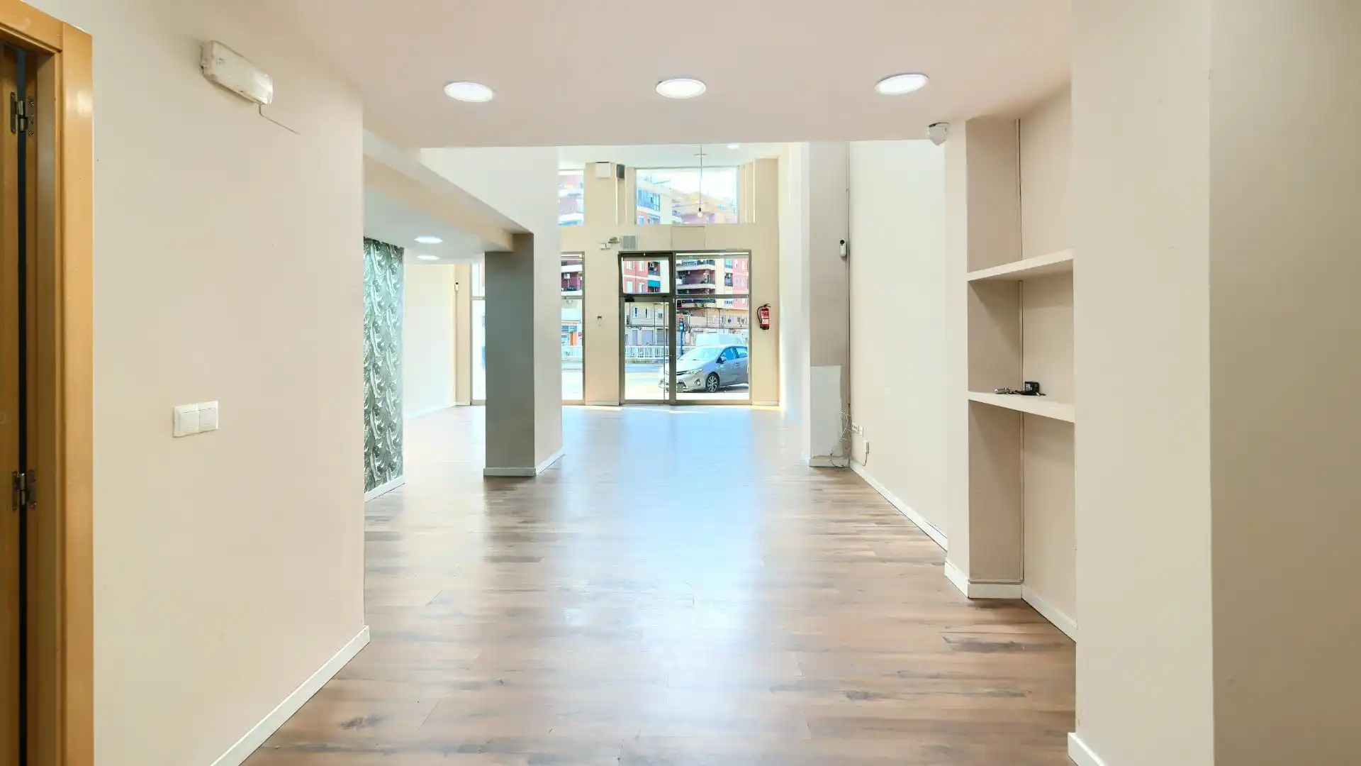 Commercial properties for sale in Carrer del Doctor Nicasi Benlloch, 18, Barrio de Benicalap Commercial properties for sale in Valencia with Air Conditioner and Alarm