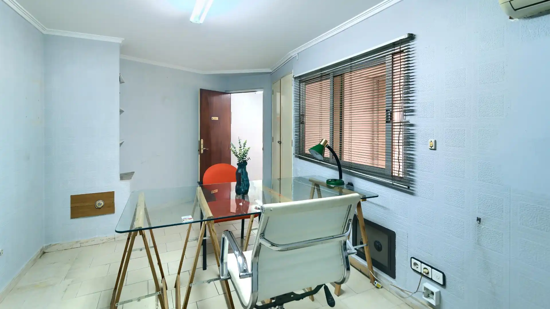 Commercial properties for sale in Carrer del Doctor Nicasi Benlloch, 18, Barrio de Benicalap Commercial properties for sale in Valencia with Air Conditioner and Alarm