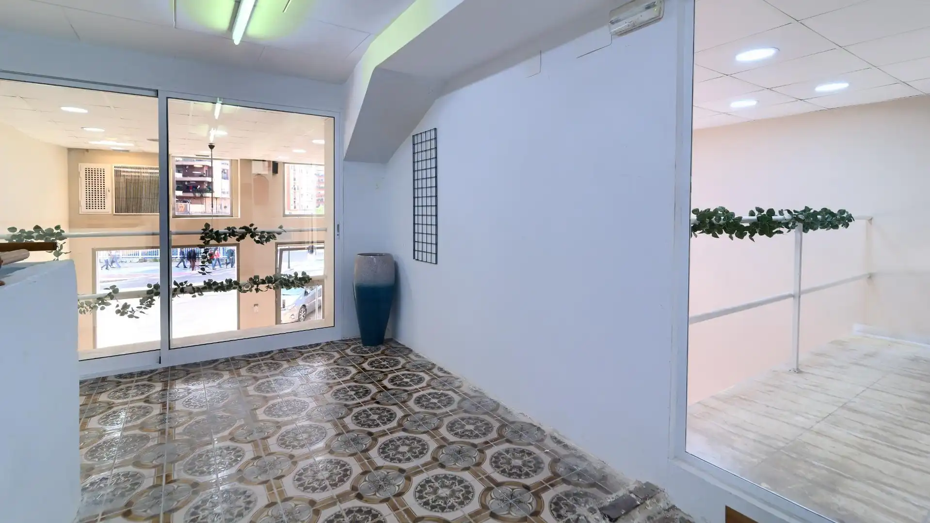 Commercial properties for sale in Carrer del Doctor Nicasi Benlloch, 18, Barrio de Benicalap Commercial properties for sale in Valencia with Air Conditioner and Alarm